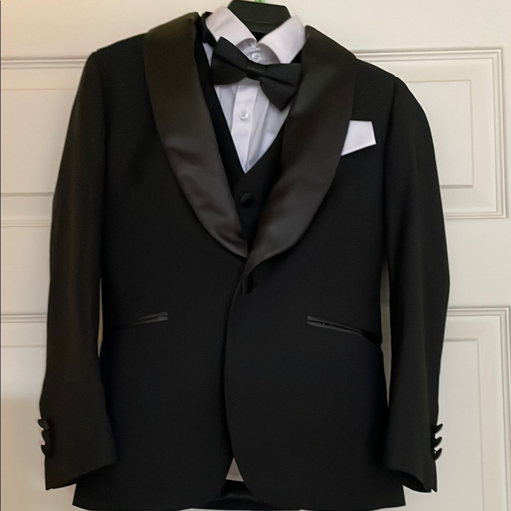 Black Tuxedo with Shawl Lapels and Slim Fit